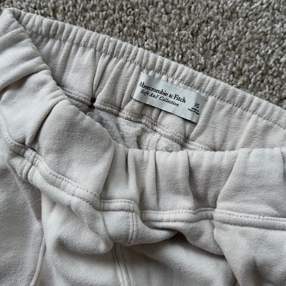 Abercrombie & Fitch Soft Cream Joggers - Picture 4 of 4